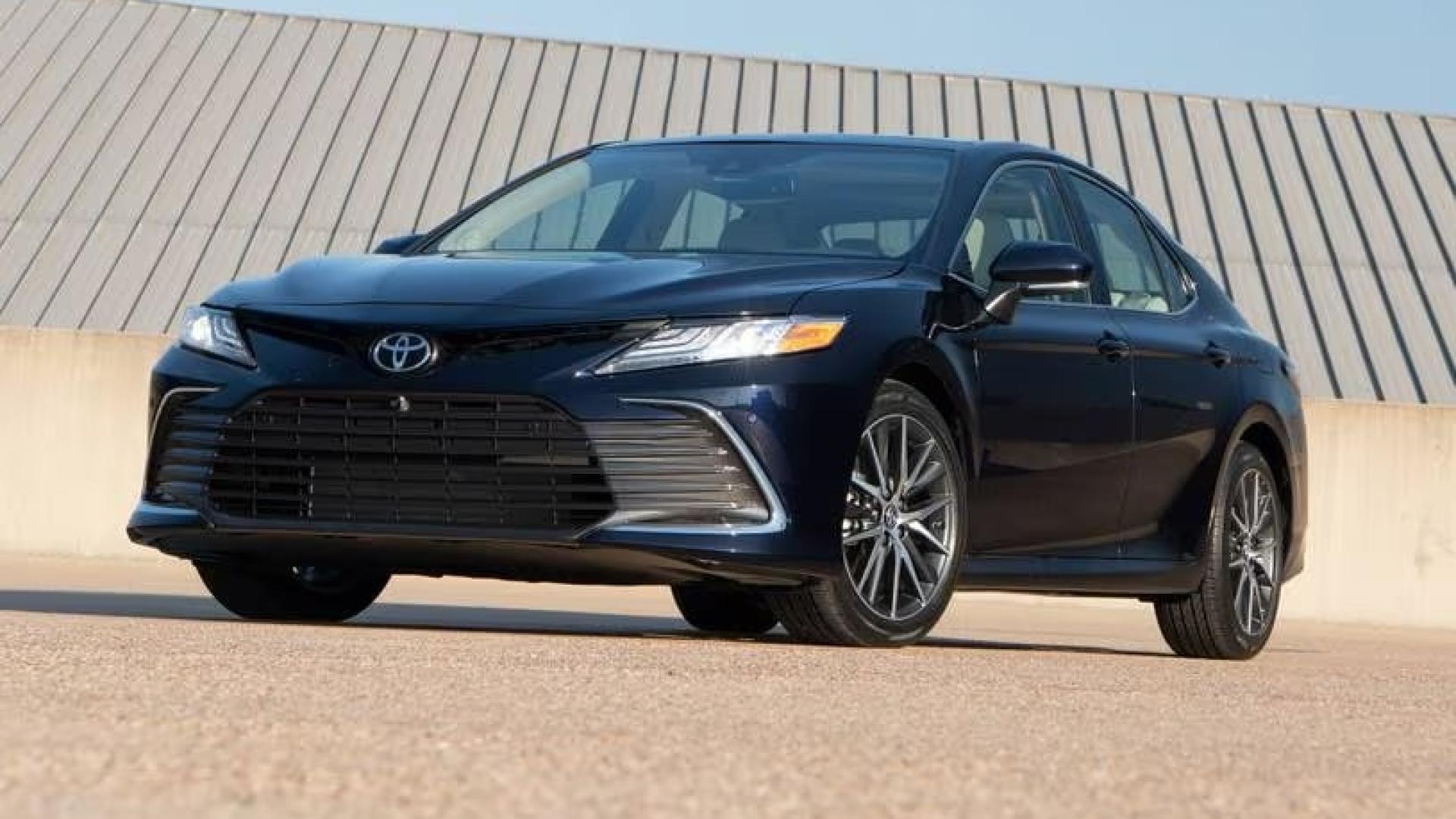 Toyota Camry XLE Hybrid 2024