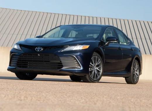 Toyota Camry XLE Hybrid 2024